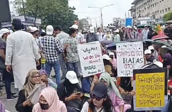 BUET students block Shahbagh today for three-point demands