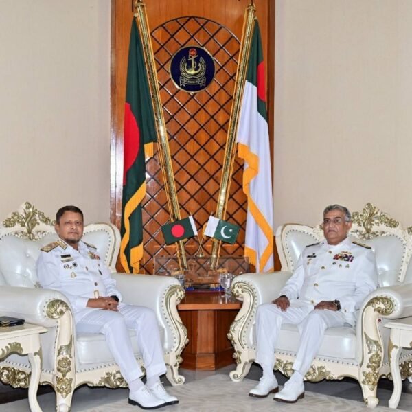 Pakistan Navy Chief visits Bangladesh