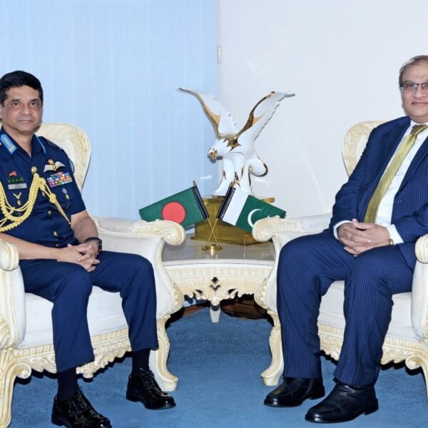 Pakistan High Commissioner pays courtesy call on Air Chief