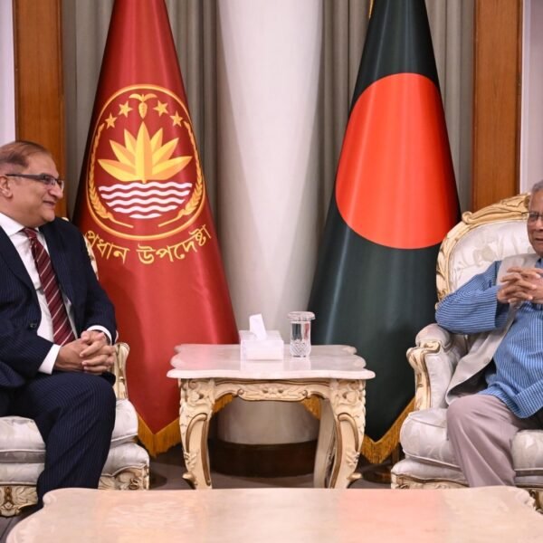 Pakistan High Commissioner Calls on Chief Adviser