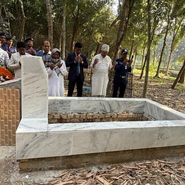 Industry Adviser visits grave of martyr Shahriar Shuvo in&hellip;
