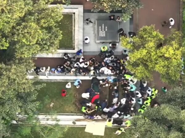 Osman Hadi’s burial completed next to the national poet…