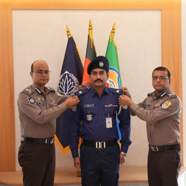 Tourist Police Chief presents rank badges to promoted constables