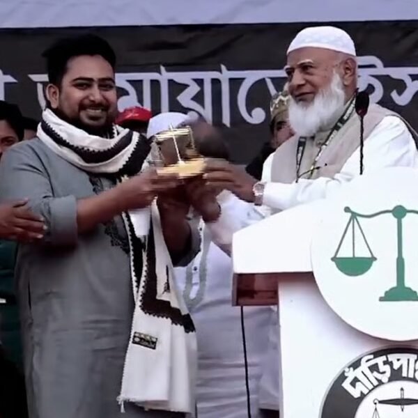 Jamaat Ameer hands over ‘Palla-Koli’ symbol to Nahid Islam