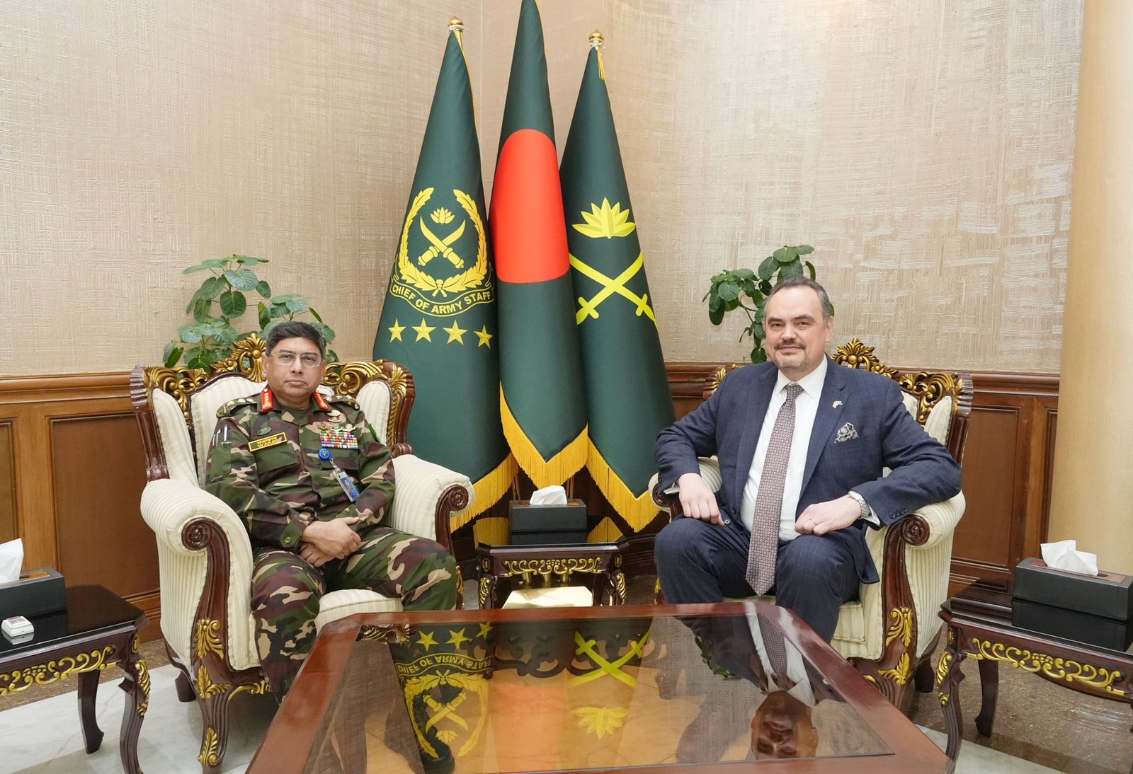 Newly appointed US ambassador pays courtesy call on army…