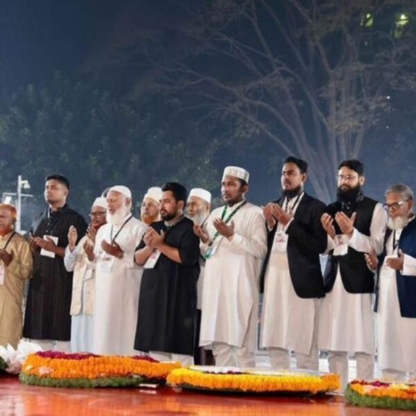 Jamaat pays formal tribute by laying wreaths at Central&hellip;