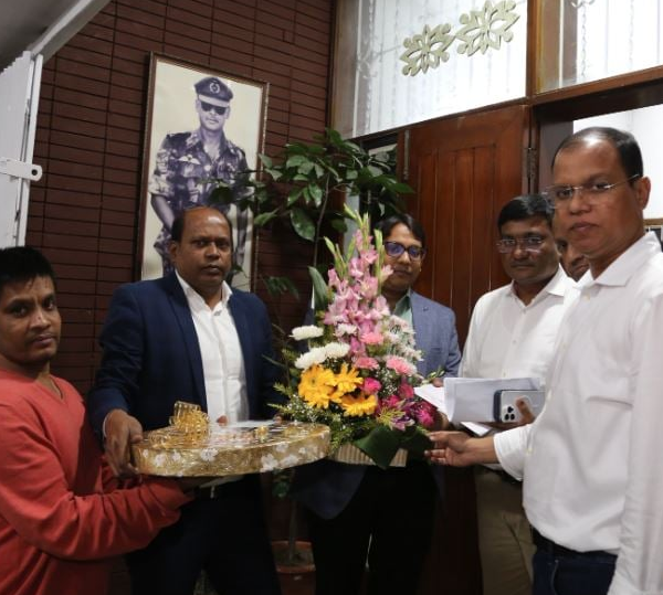 West Bengal Chief Minister Mamata Banerjee sends flowers and&hellip;