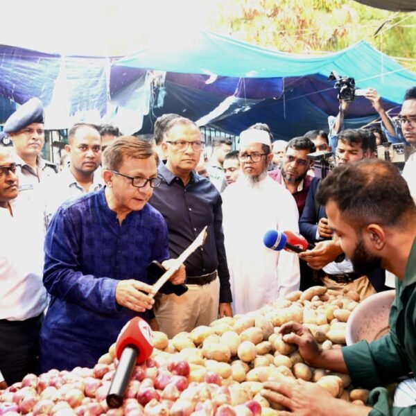 Commerce Minister Khandaker Abdul Muktadir makes surprise visit to…