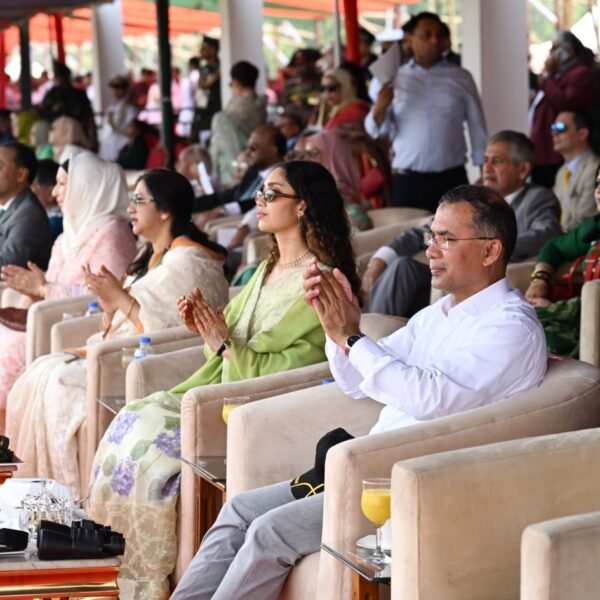 President and Prime Minister inspect parade on Independence Day