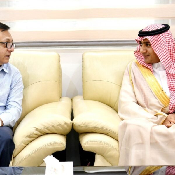 Saudi Arabia’s Ambassador Meets Industries Minister